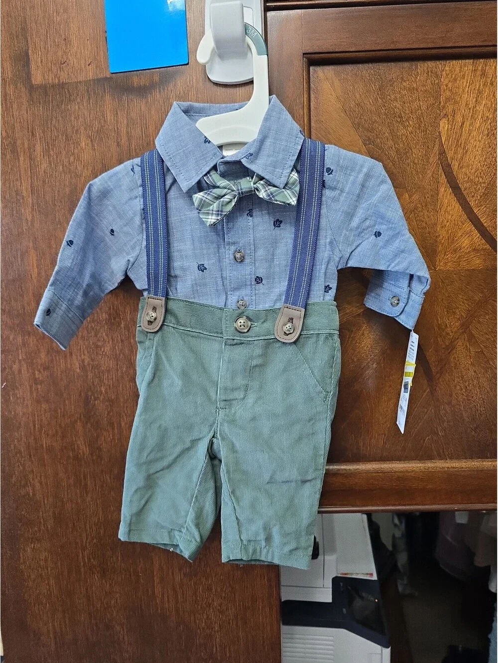 Newborn brand new suit from carter's item 83G5